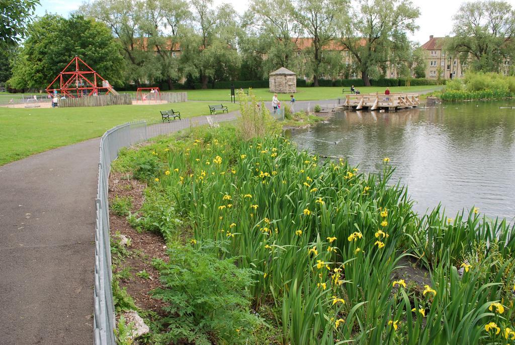 Апартаменты Lochend Park View