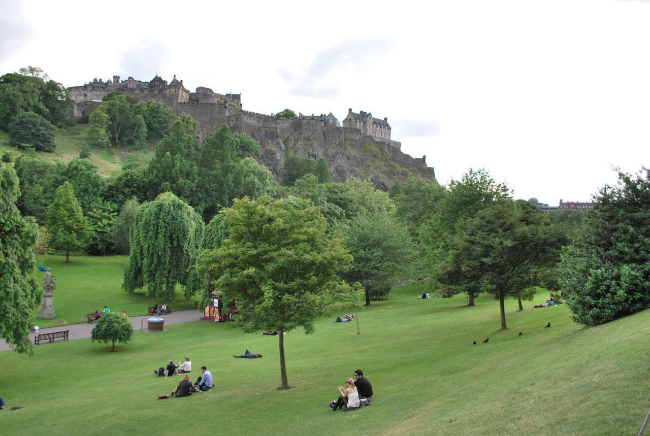 Lochend Park View * Эдинбург